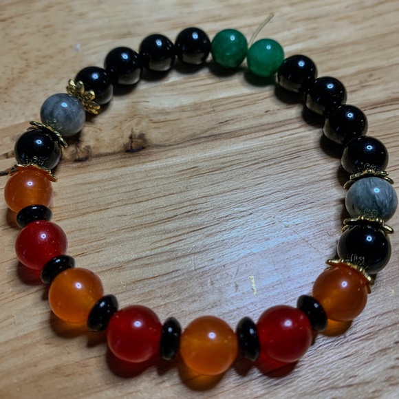 Crystal Red Jade Healing Bracelet - Picture 4 of 4